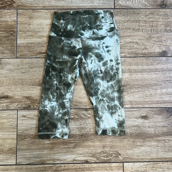 Lululemon Align Shorts Size 4 Diamond Dye Light Sage Army Green Dark Olive - Picture 4 of 13